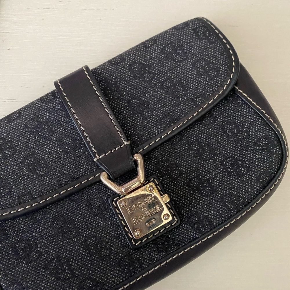 Vintage Dooney and Bourke monogrammed leather trim black wristlet wallet - Picture 3 of 10